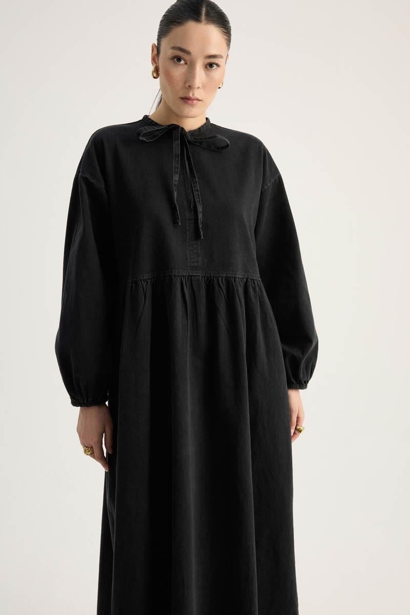 Yakadan Bağlamalı Denim Elbise Siyah