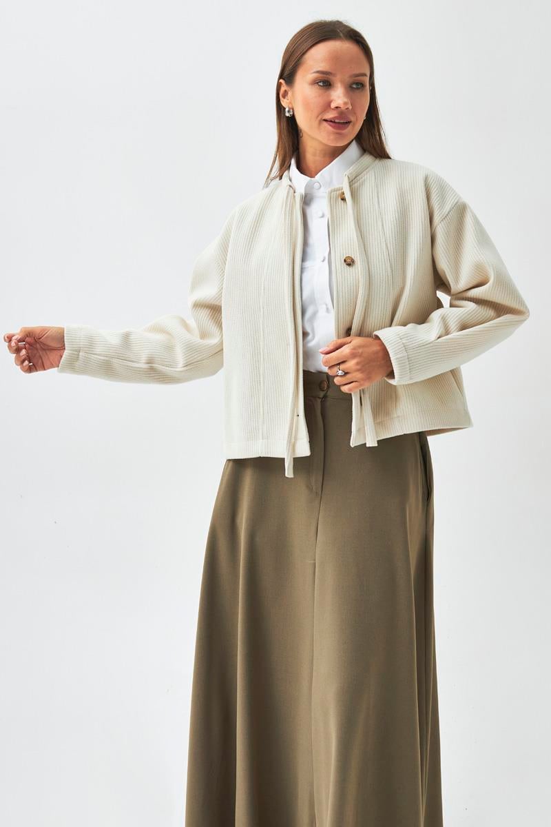 Yakası Bağlamalı Kısa Ceket Ekru
