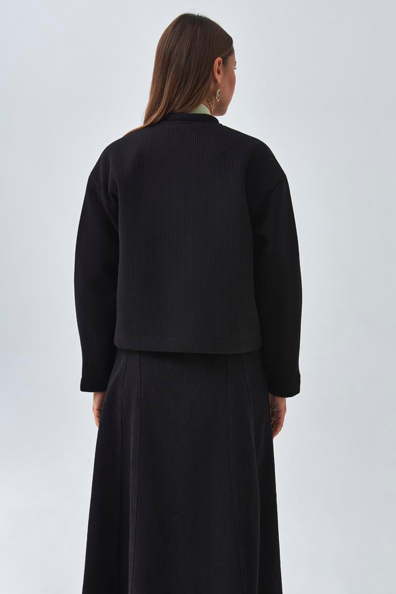 Yakası Bağlamalı Kısa Ceket Siyah