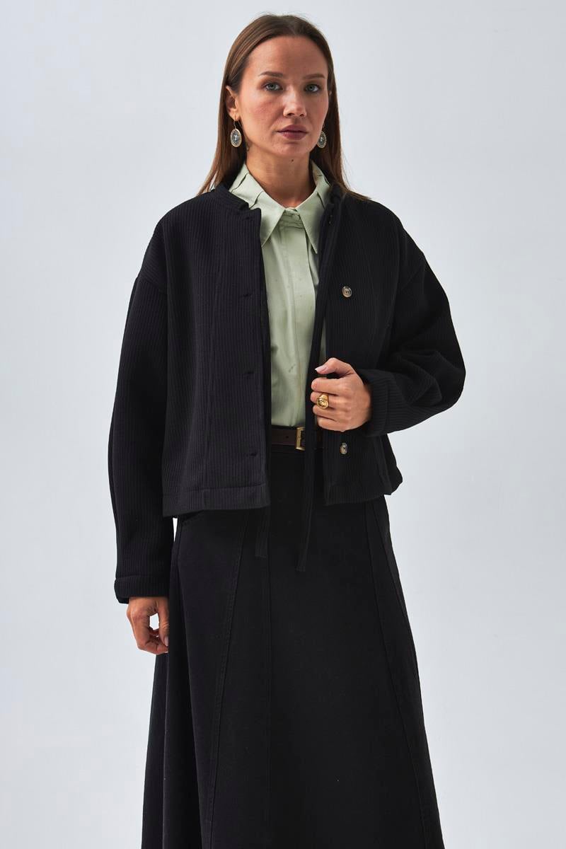 Yakası Bağlamalı Kısa Ceket Siyah