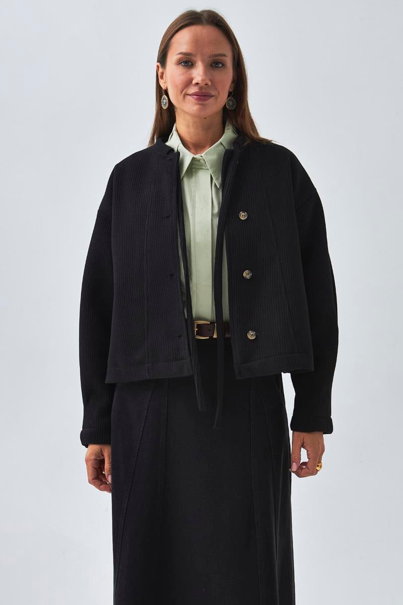 Yakası Bağlamalı Kısa Ceket Siyah