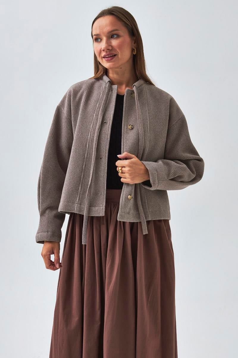 Yakası Bağlamalı Kısa Ceket Vizon