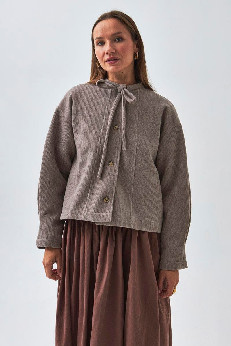 Yakası Bağlamalı Kısa Ceket Vizon