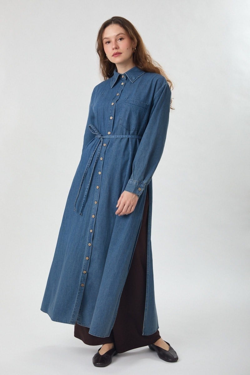 Yanlardan Derin Yırtmaçlı Uzun Denim Gömlek Açık Mavi