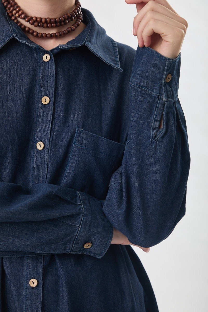 Yanlardan Derin Yırtmaçlı Uzun Denim Gömlek Koyu Mavi