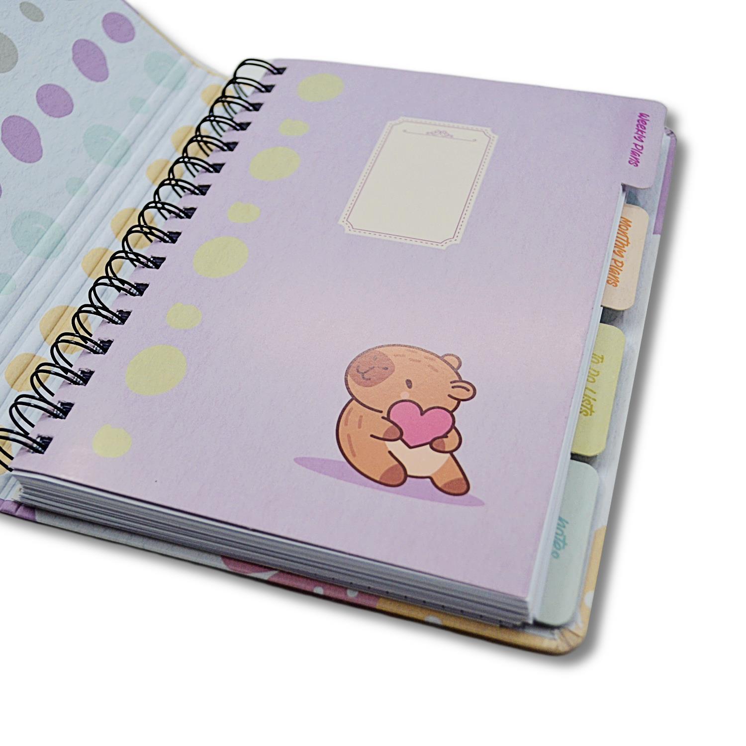 GıptaGıpta Capybara A5 120 Yaprak Sert Kapak Spiralli Lastikli Ayraçlı Planner Defter (7827)