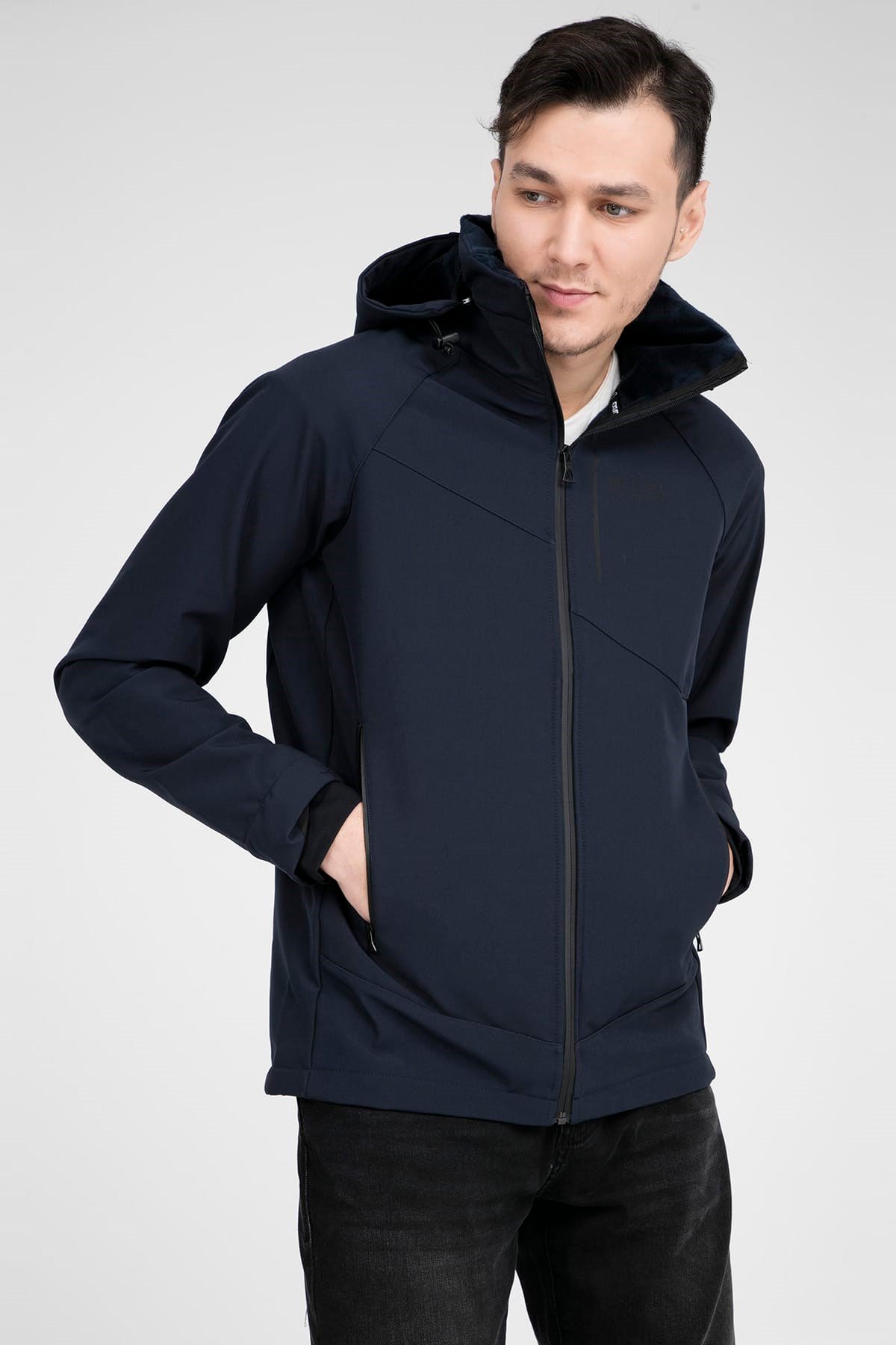 281137NEBIMV3NEBIMV3|281137|LCVEXUMA  MEN SOFTSEHELL MONT-NAVY