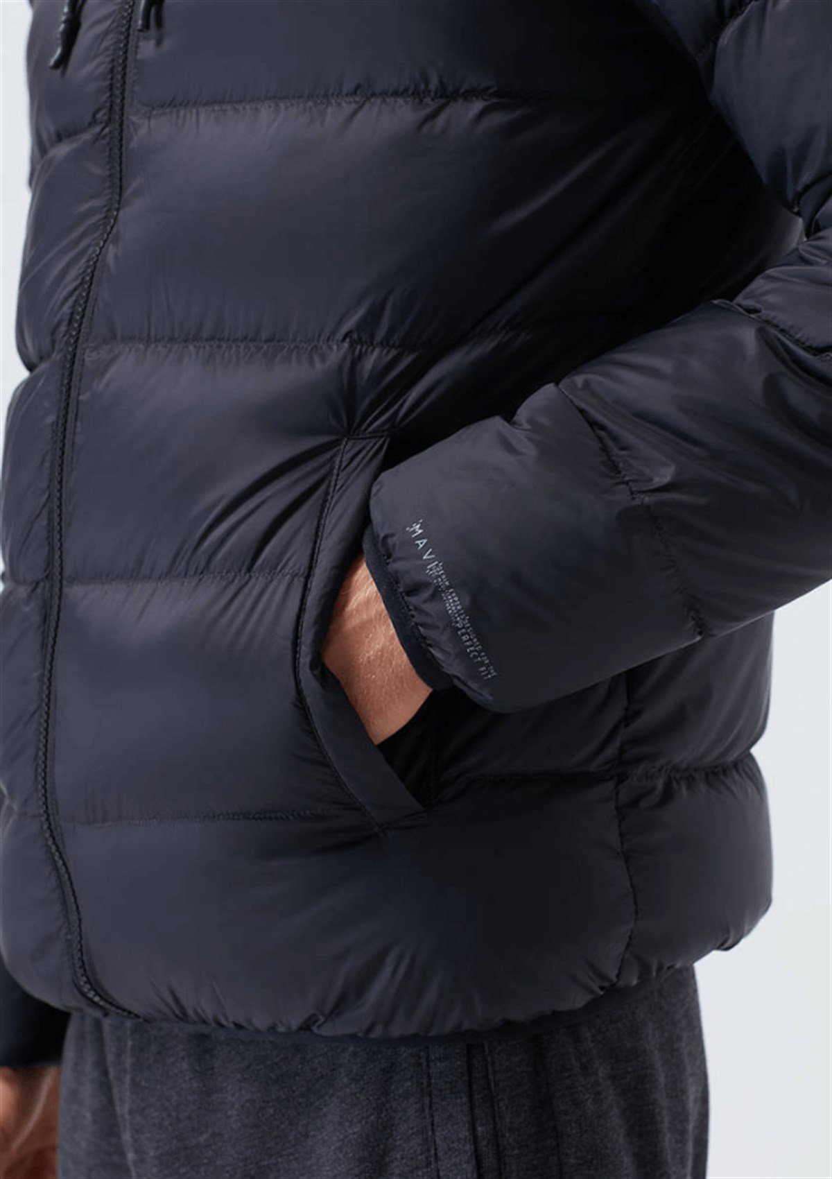 01995900Mavi Kapüşonlü Parka Erkek Siyah