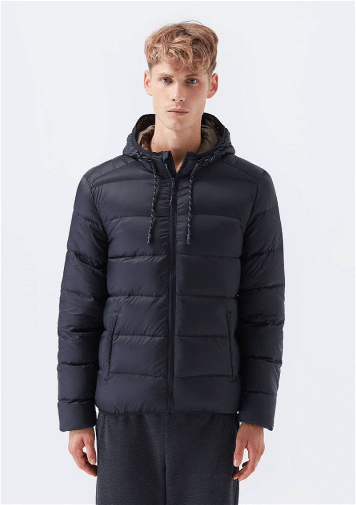 01995900Mavi Kapüşonlü Parka Erkek Siyah