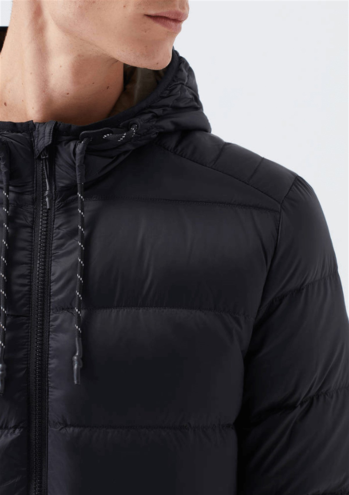 01995900Mavi Kapüşonlü Parka Erkek Siyah