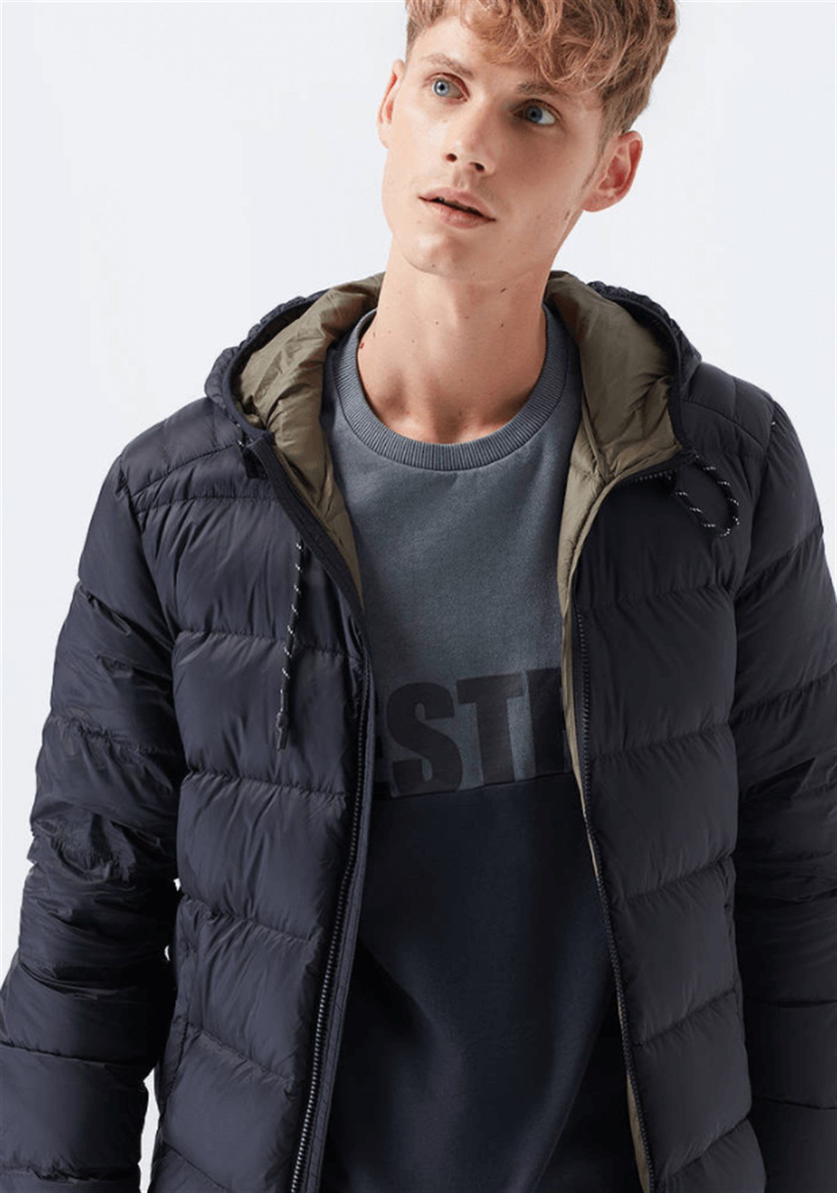 01995900Mavi Kapüşonlü Parka Erkek Siyah