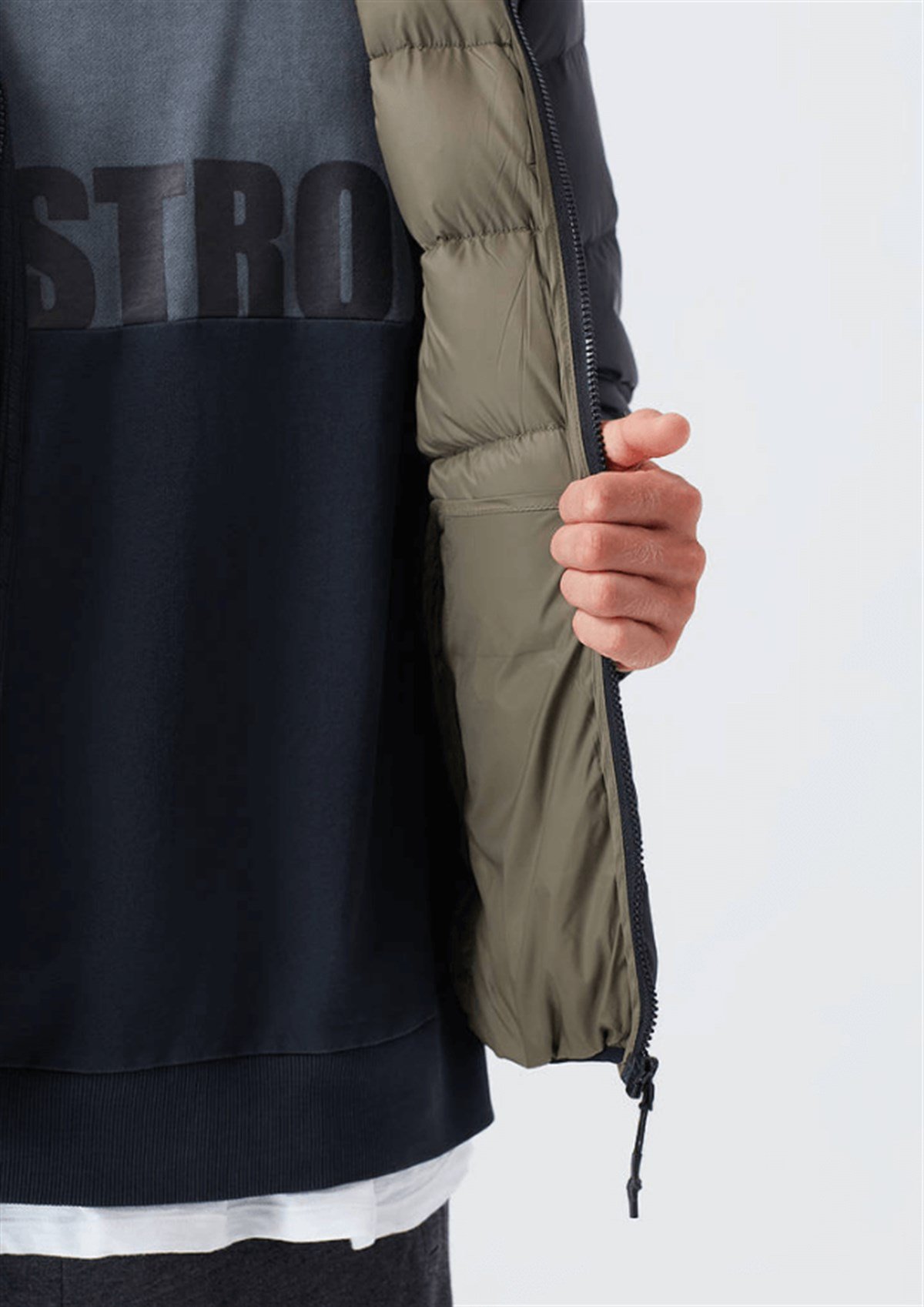 01995900Mavi Kapüşonlü Parka Erkek Siyah