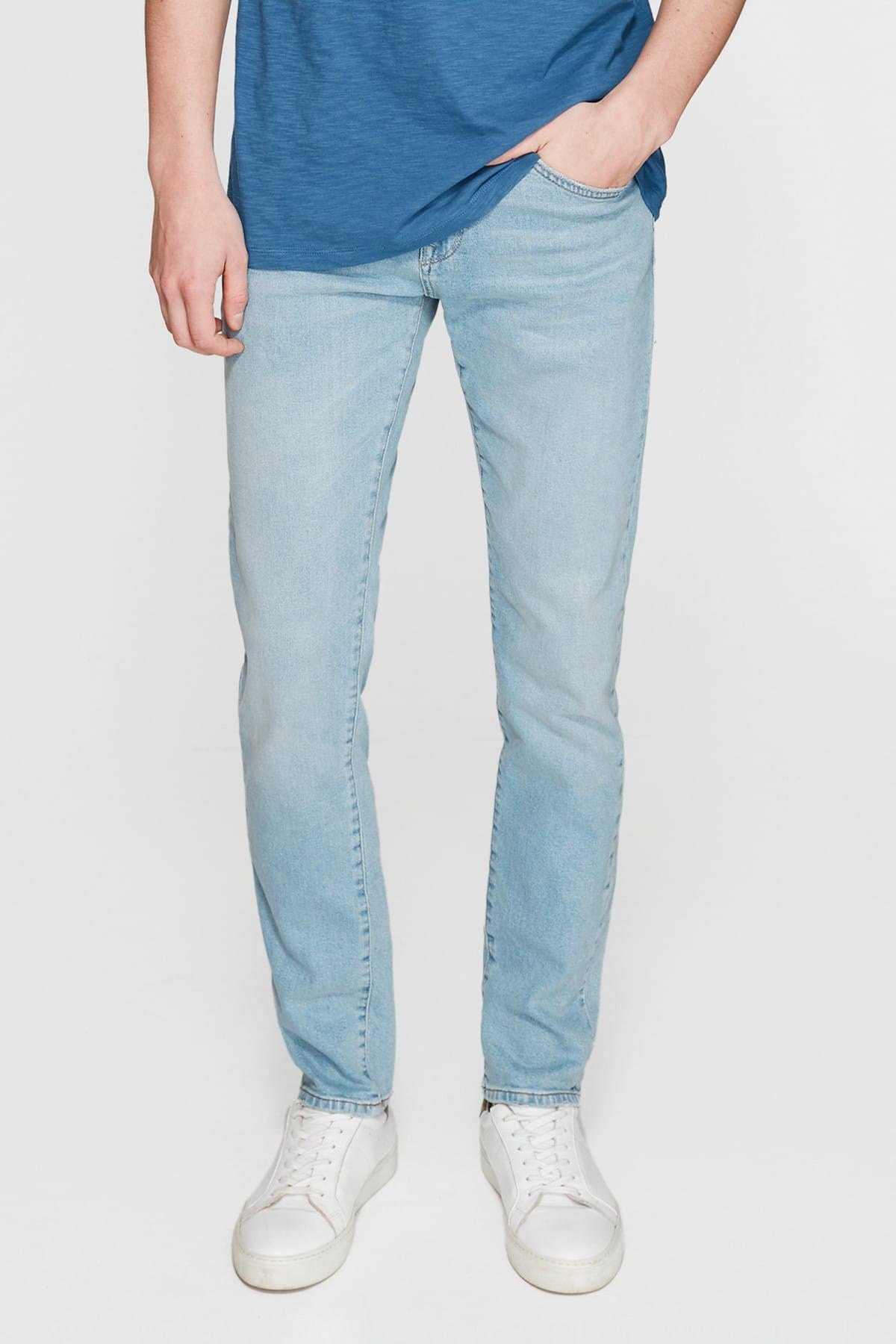 0042223518NEBIMV3NEBIMV3|0042223518|R000MAVİ JAKE Bleach 90's Comfort-STD