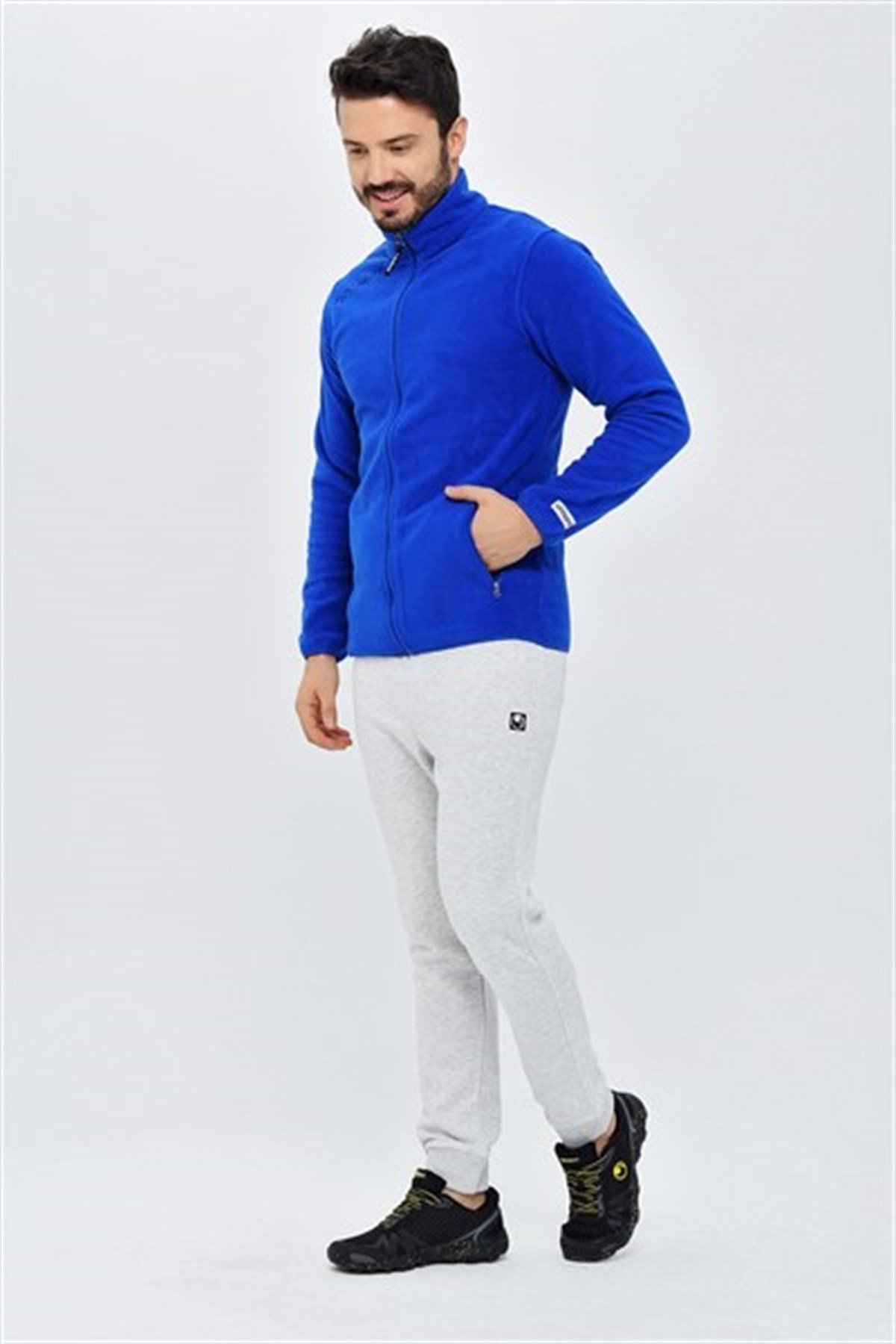 12.10.011.004.093.005Polar Essential M