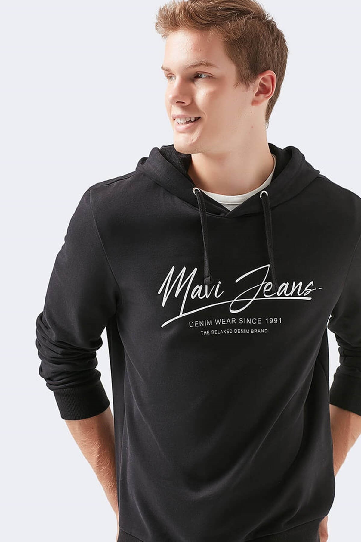 066522-900Mavi Jeans Baskılı Kapşonlu Siyah Erkek Sweatshirt
