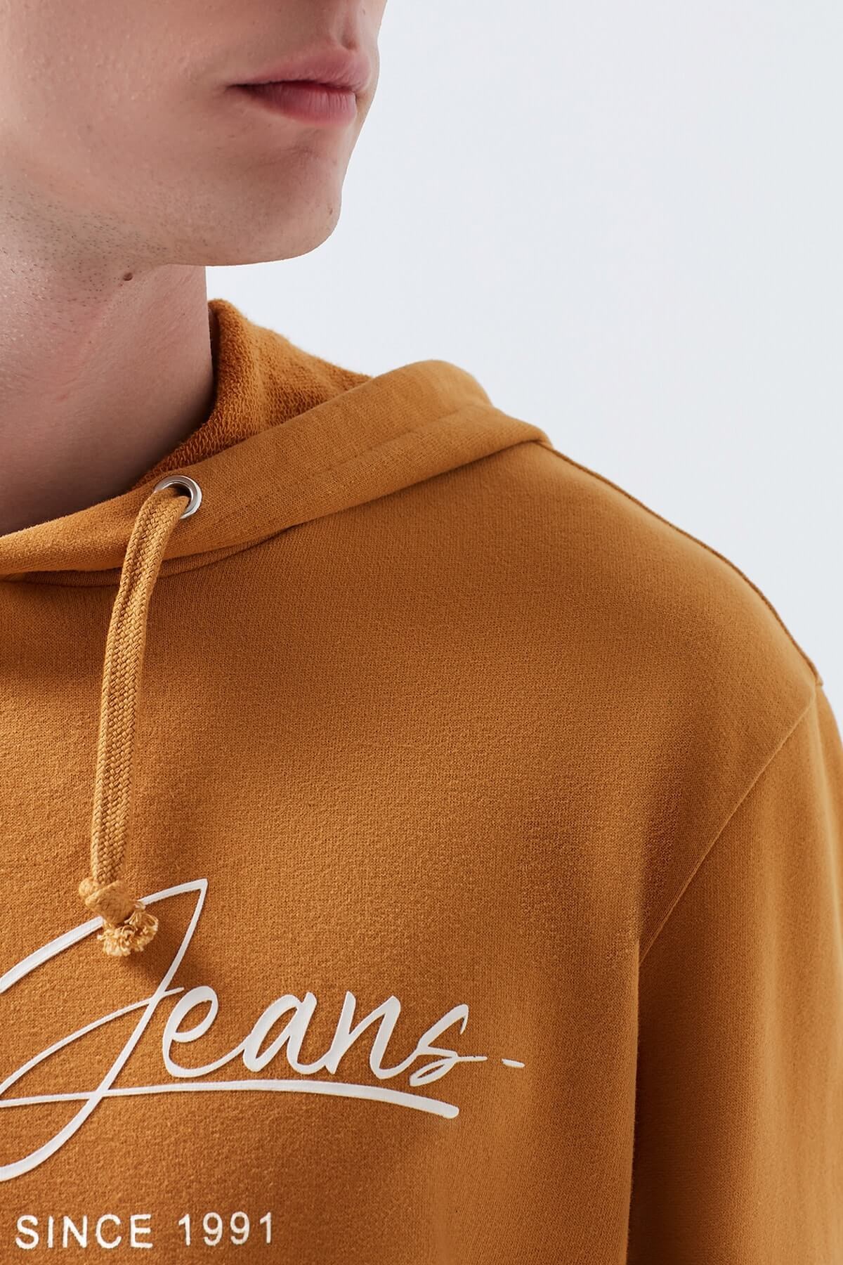 066522-32959Mavi Jeans Baskılı Kapüşonlu Koyu Hardal Erkek Sweatshirt