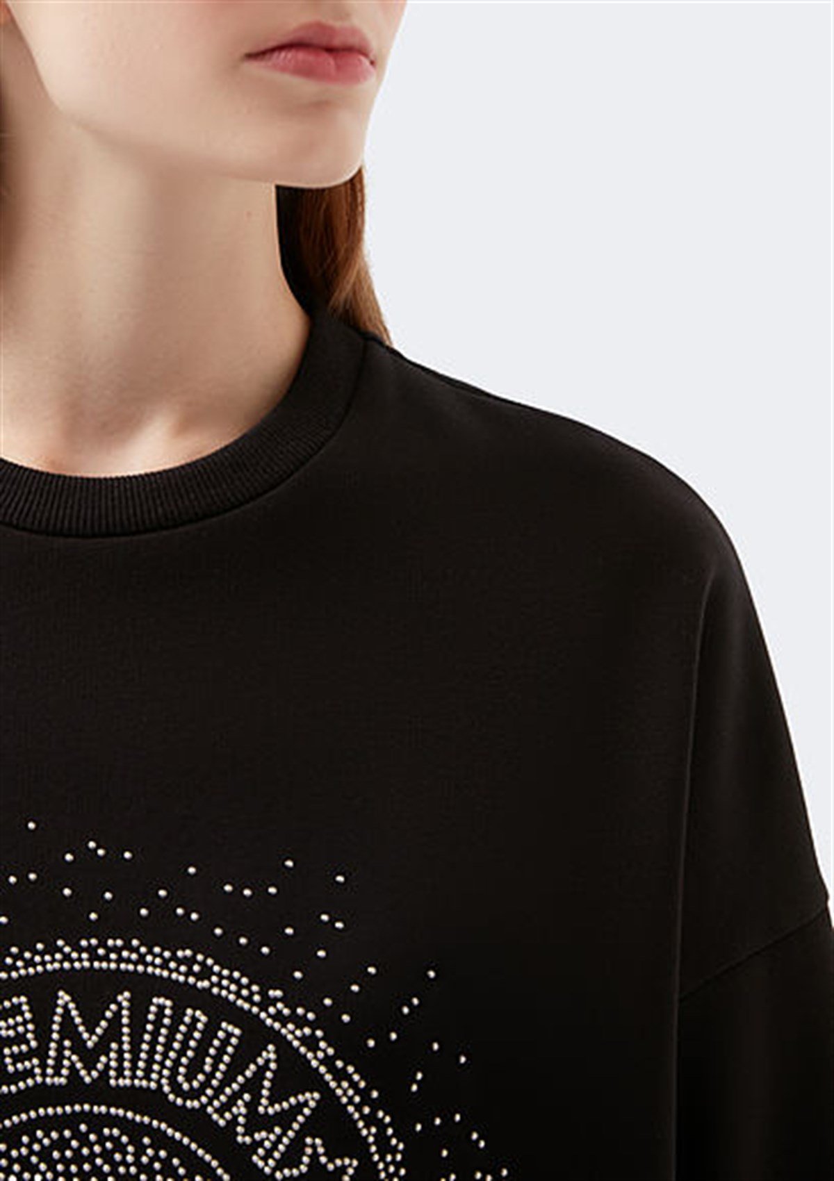 1600367-900Mavi M Baskılı Siyah Kadın Sweatshirt