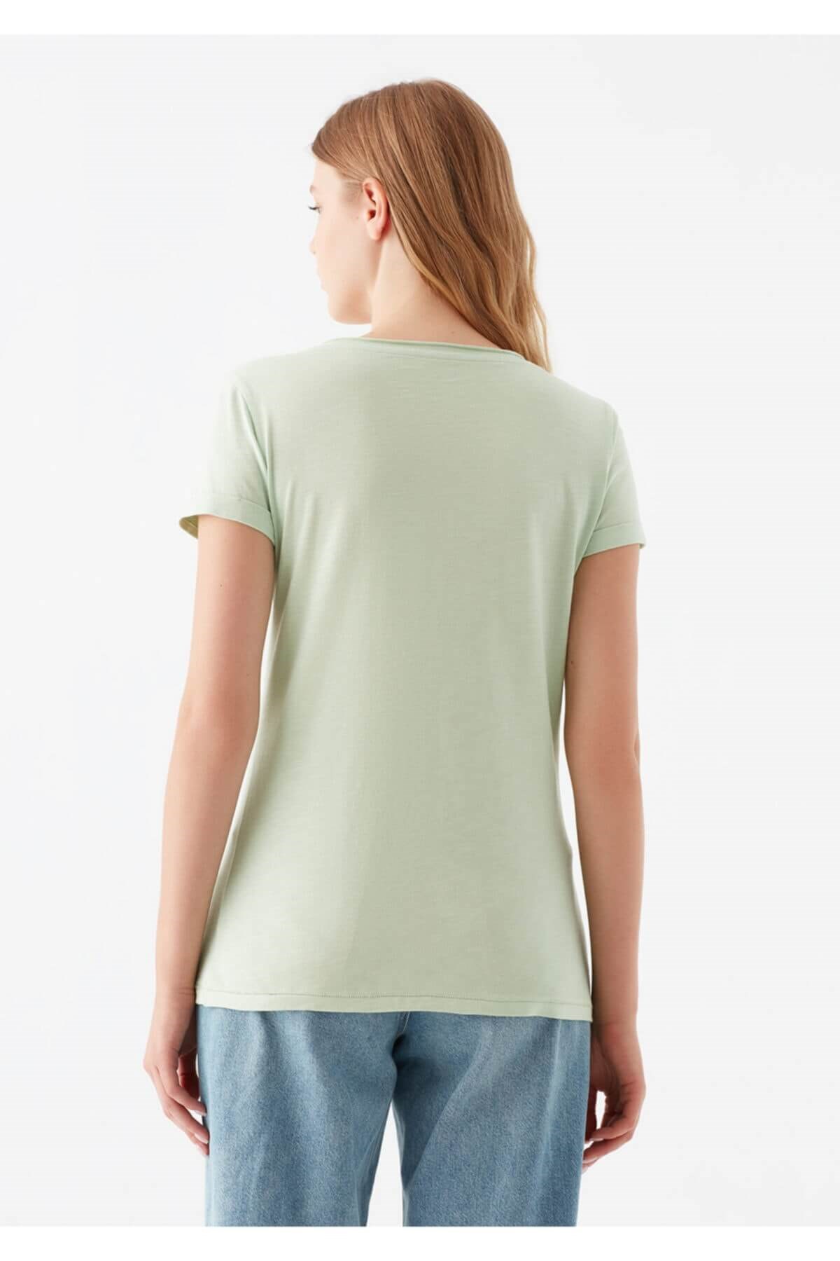 166446-33526Mavi Basic V Yaka  Uçuk Yeşil Kadın T-Shirt