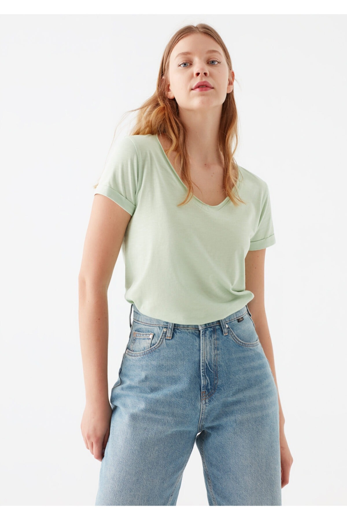 166446-33526Mavi Basic V Yaka  Uçuk Yeşil Kadın T-Shirt
