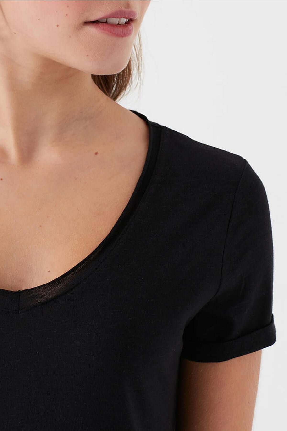 166446-900Mavi Basic V Yaka T-Shirt Beyaz Kadın T-Shirt