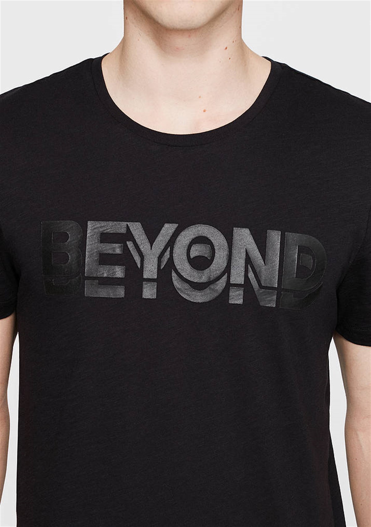 065360-900MAVİ BEYOND BASKILI TİŞÖRT siyah