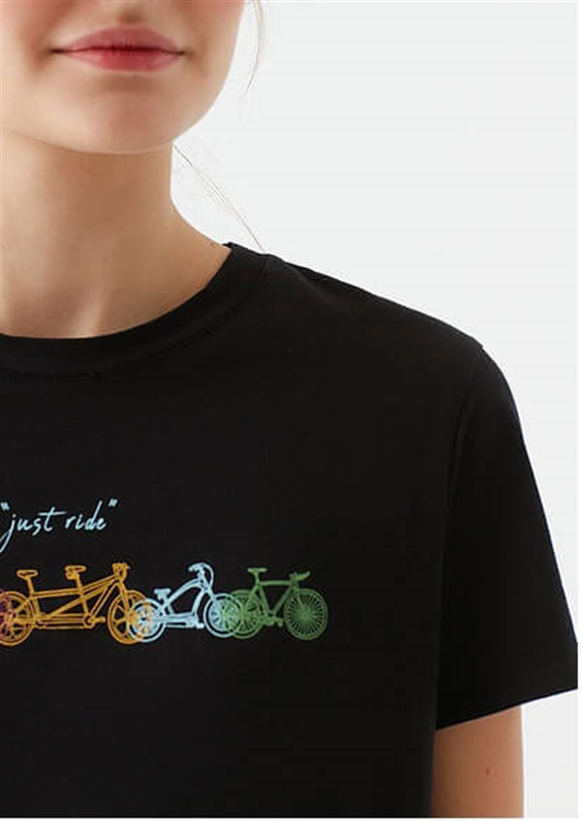 1600559-900Mavi Bisiklet Baskılı  Siyah Kadın T-Shirt