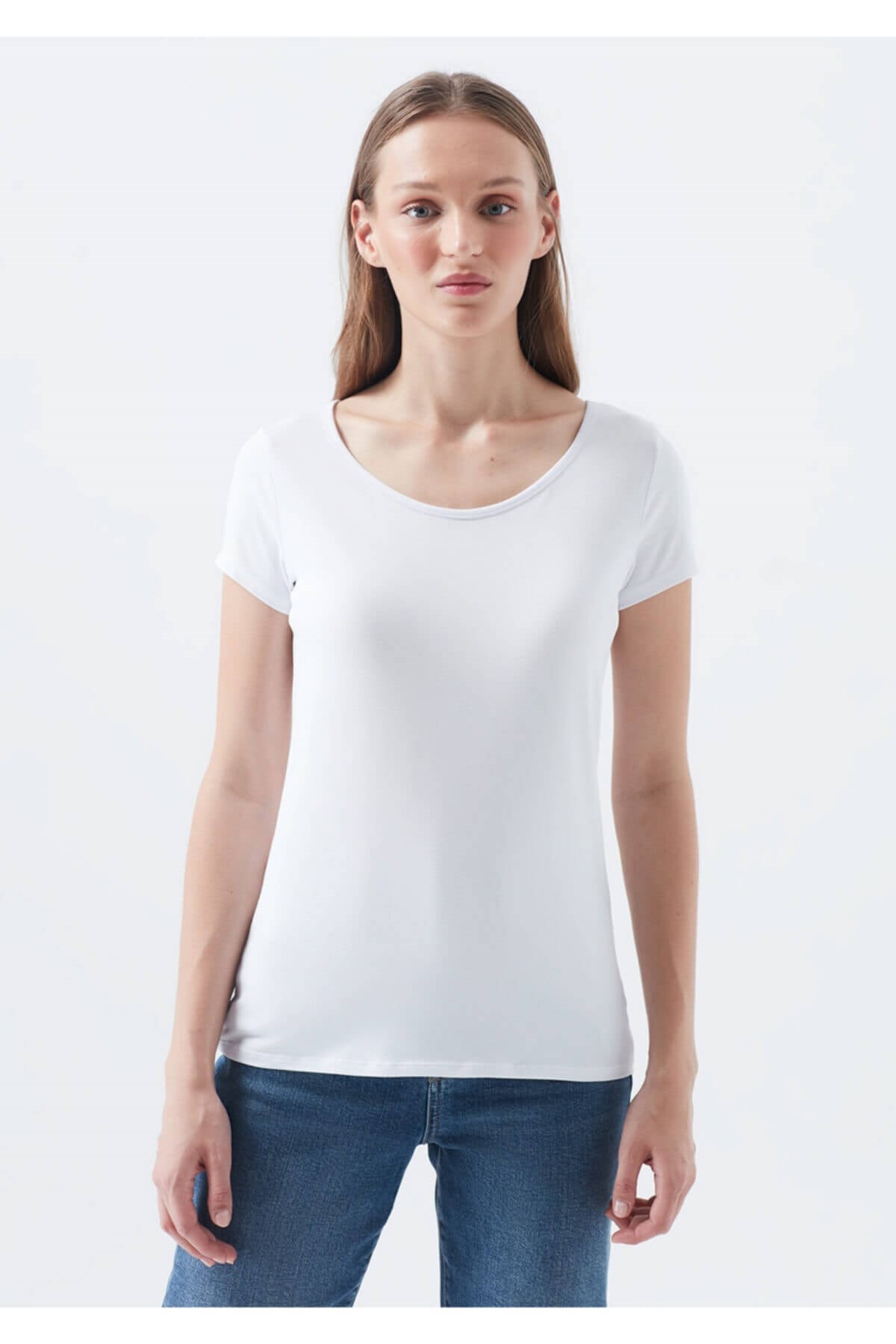 168019-620Mavi Geniş Yaka Stretch  Beyaz Kadın T-Shirt