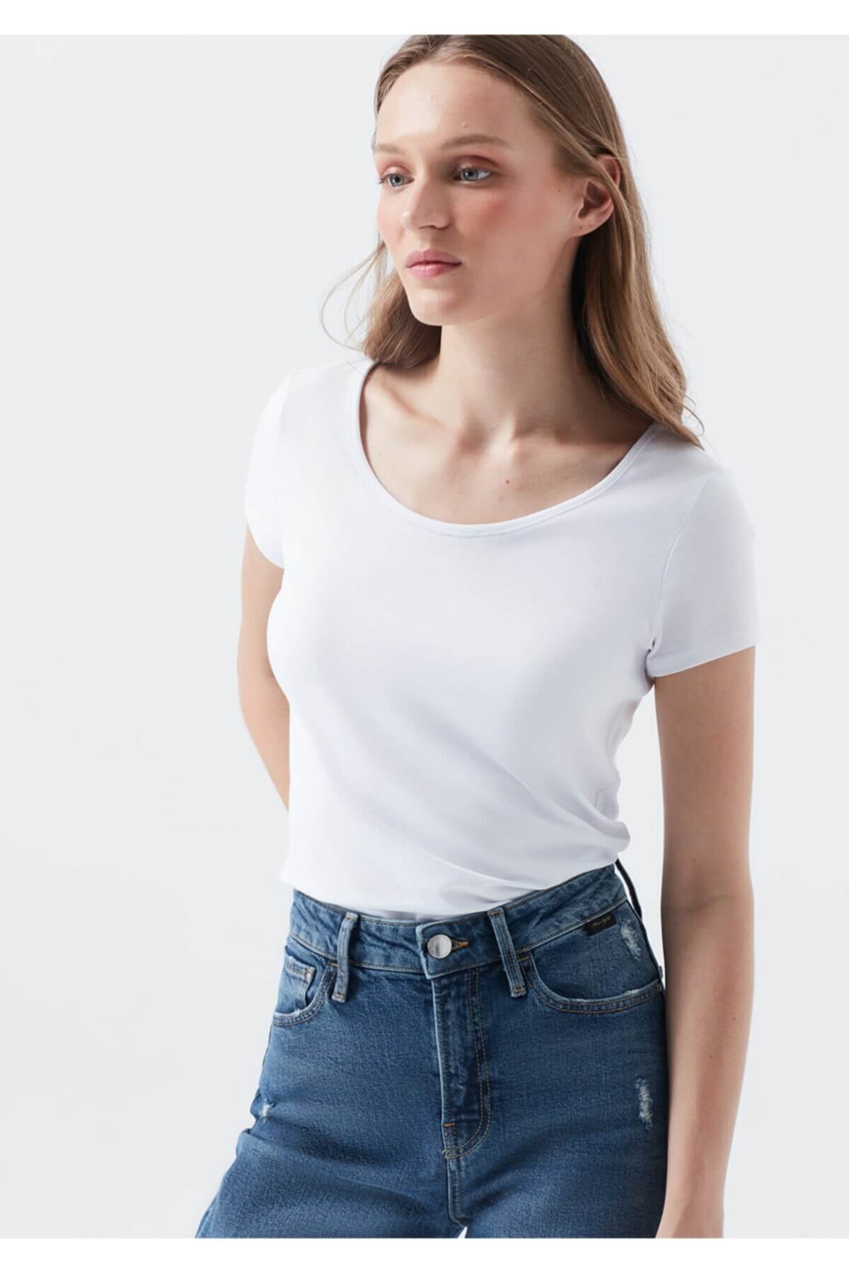 168019-620Mavi Geniş Yaka Stretch  Beyaz Kadın T-Shirt
