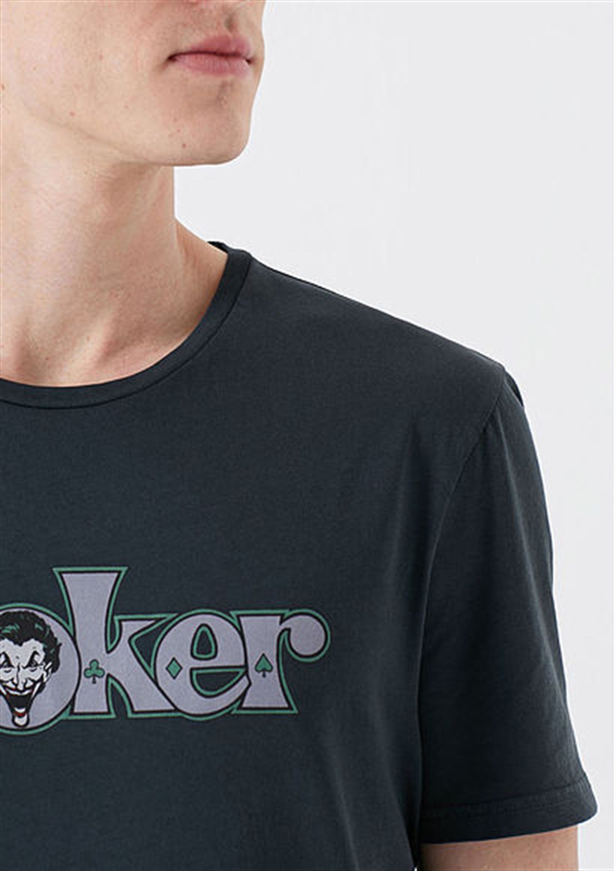 066231-900Mavi Joker Baskılı Tişört Siyah