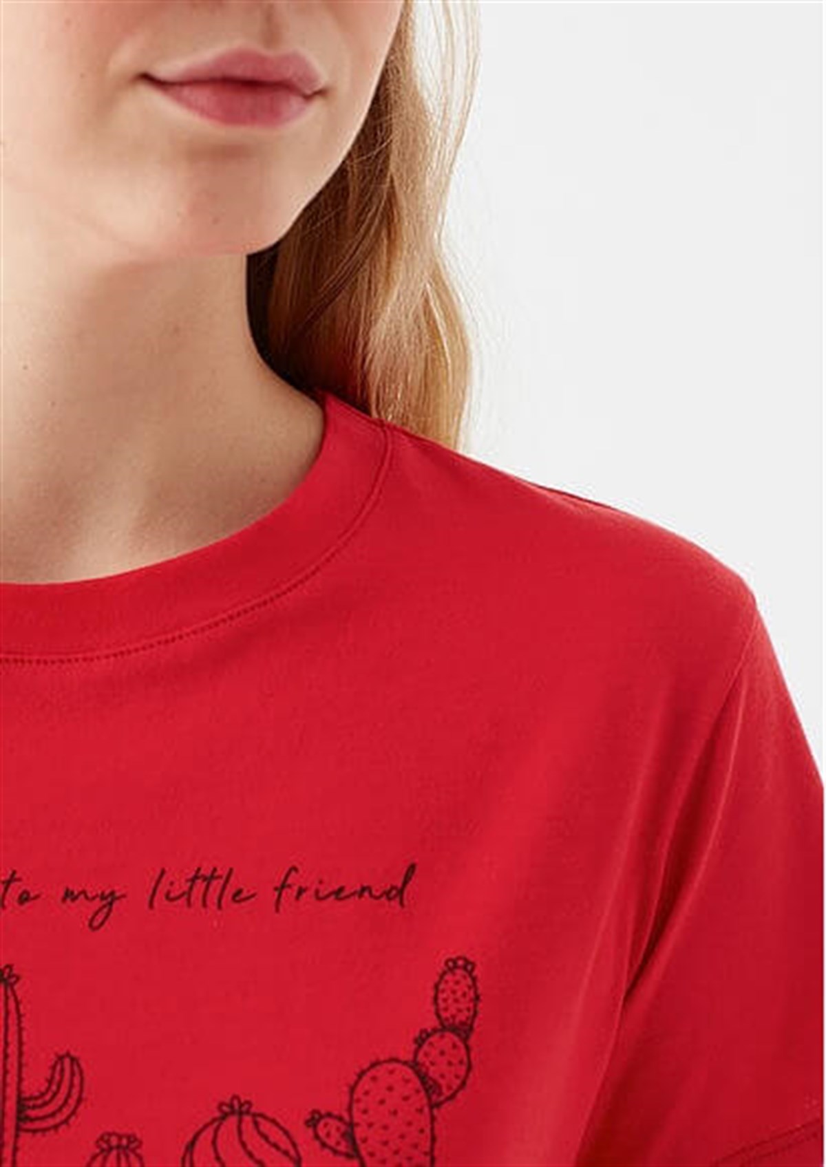 1600555-33099Mavi Kaktus Baskılı  Çin Kırmızısı Kadın T-Shirt