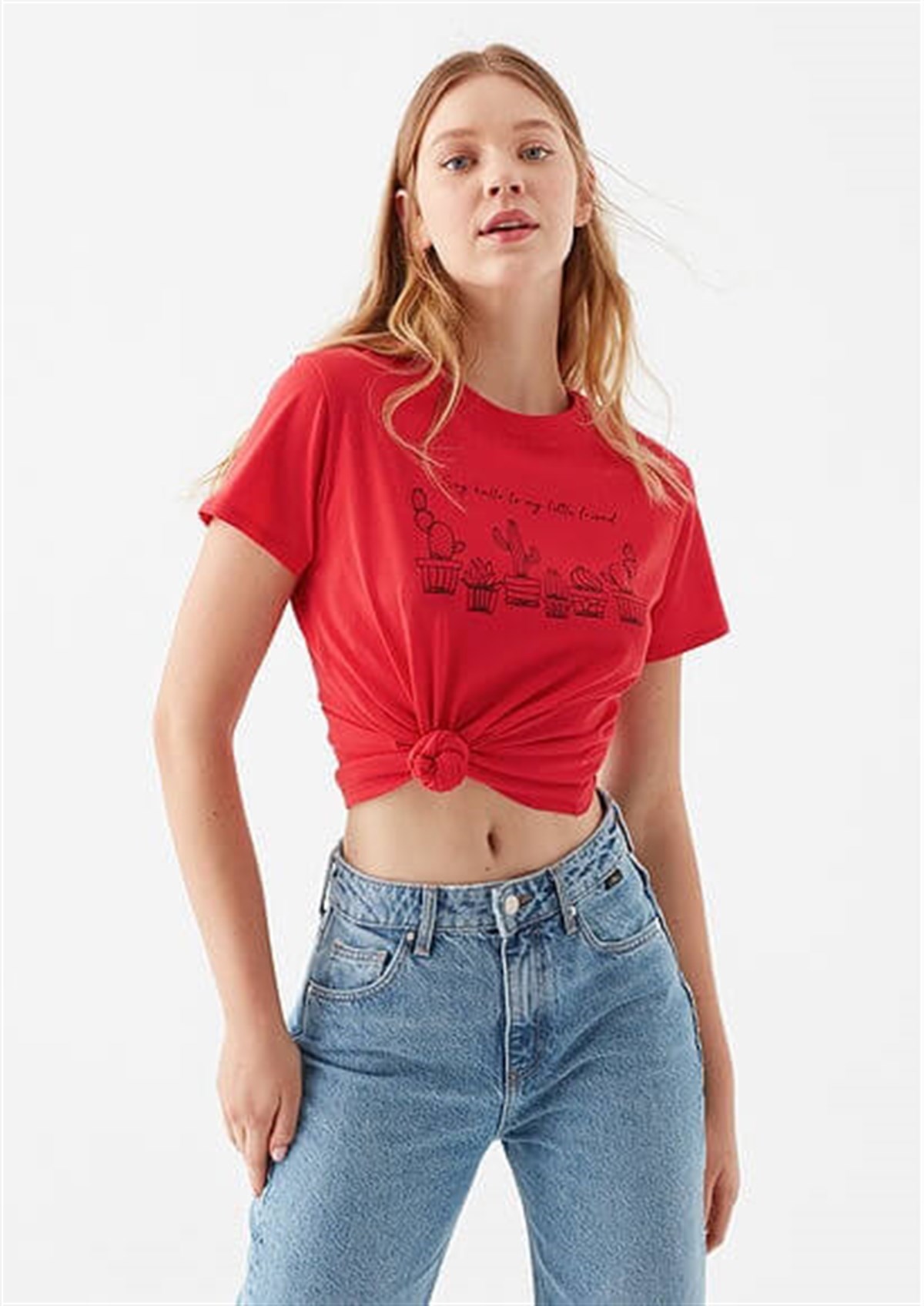 1600555-33099Mavi Kaktus Baskılı  Çin Kırmızısı Kadın T-Shirt