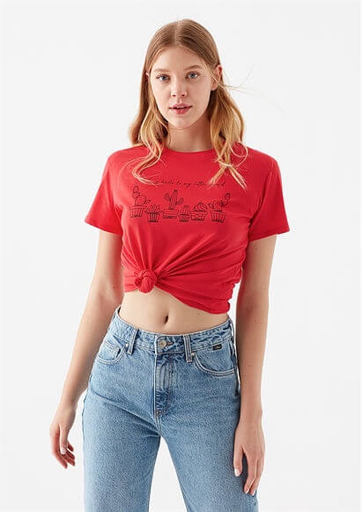 1600555-33099Mavi Kaktus Baskılı  Çin Kırmızısı Kadın T-Shirt