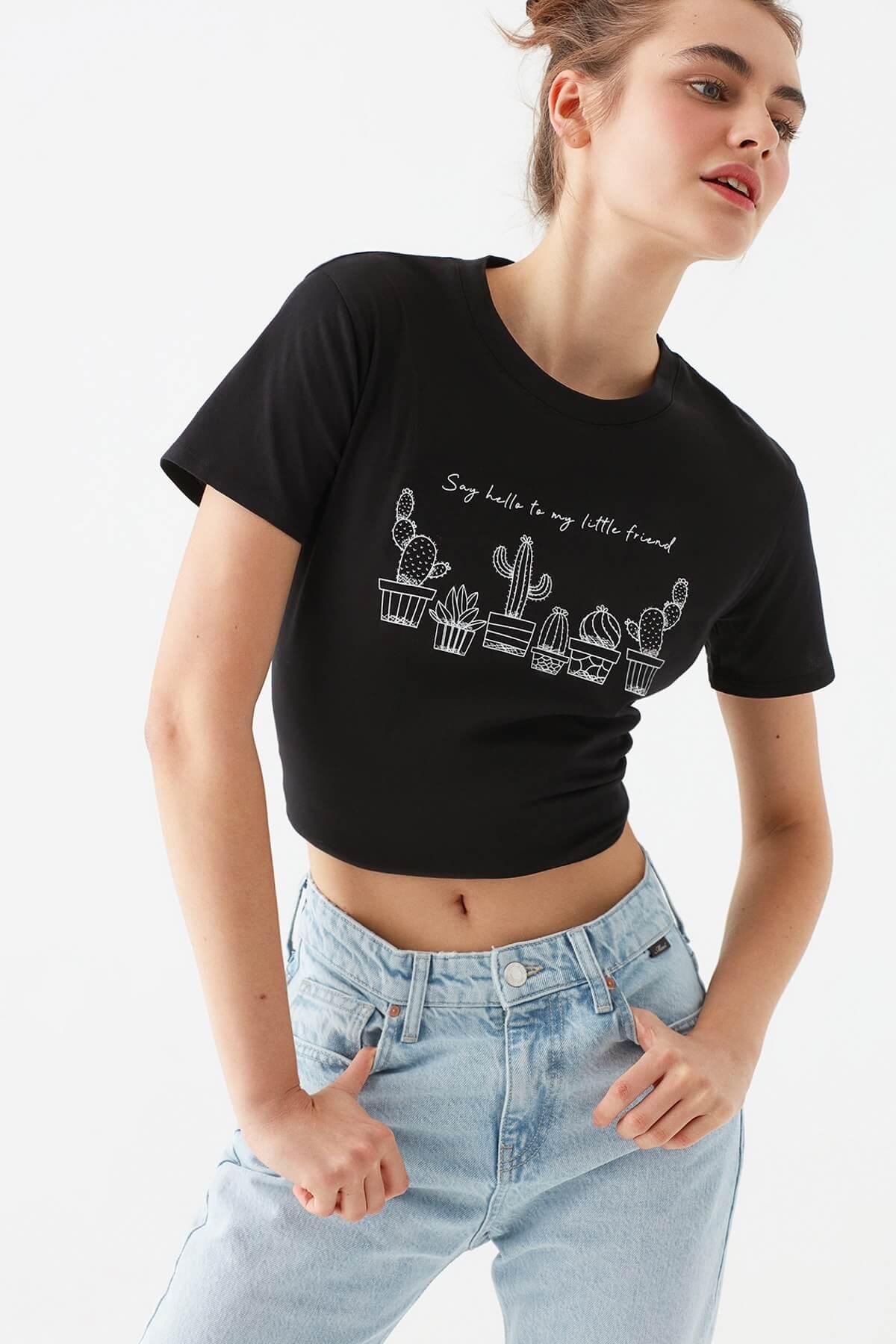 1600555-900Mavi Kaktus Baskılı  Siyah Kadın T-Shirt