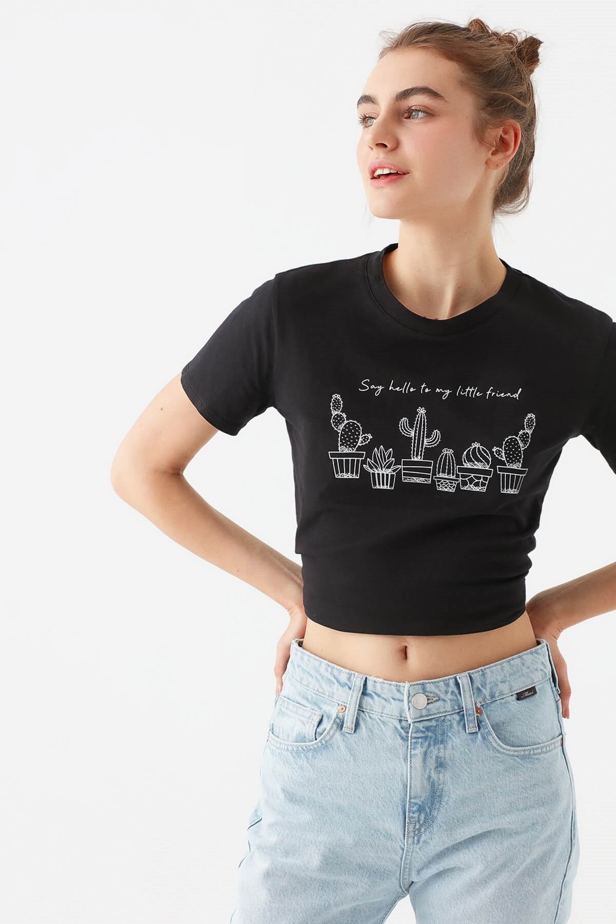1600555-900Mavi Kaktus Baskılı  Siyah Kadın T-Shirt