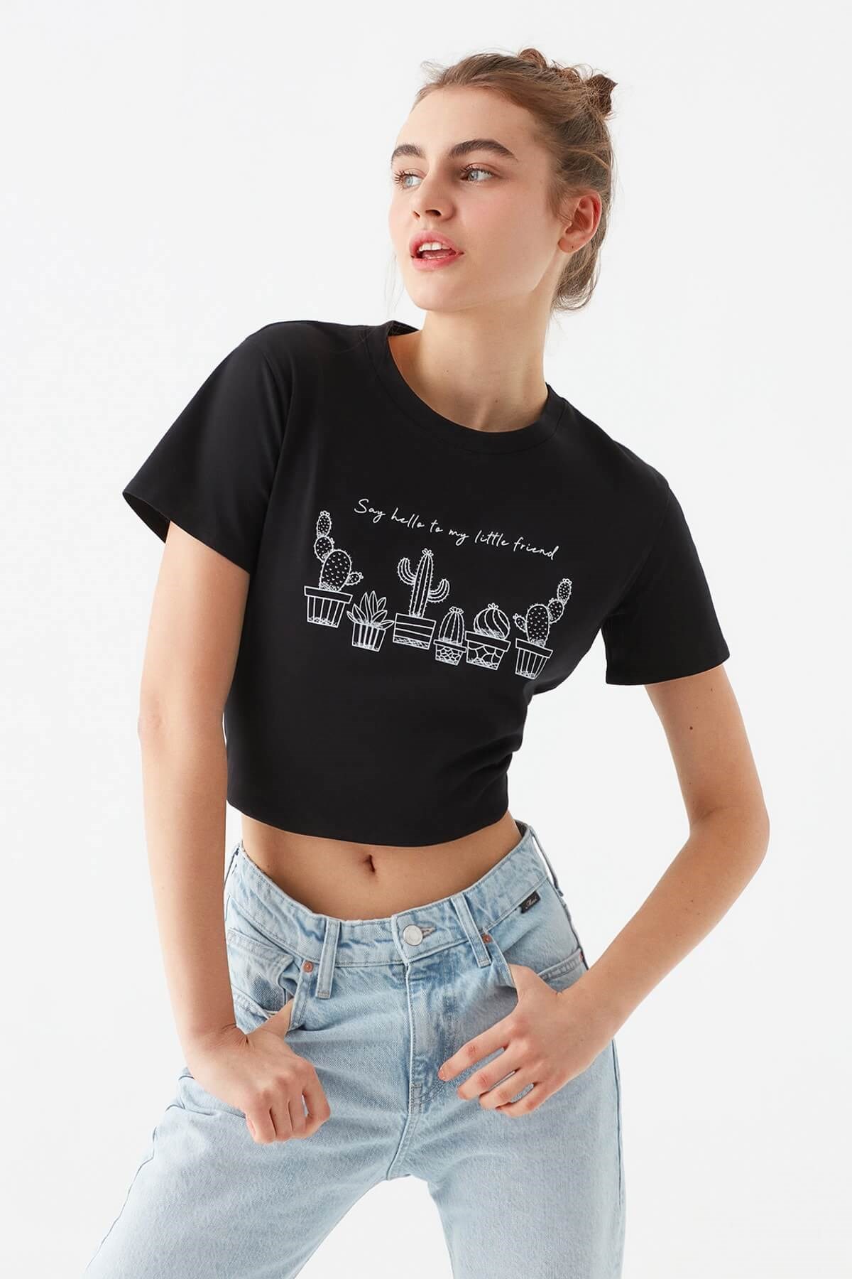 1600555-900Mavi Kaktus Baskılı  Siyah Kadın T-Shirt