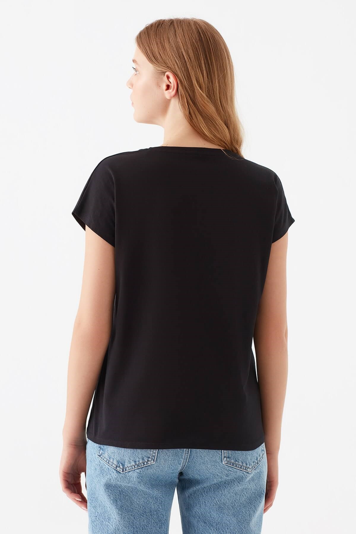 1600560-900Mavi Loud Baskılı  Siyah Kadın T-Shirt
