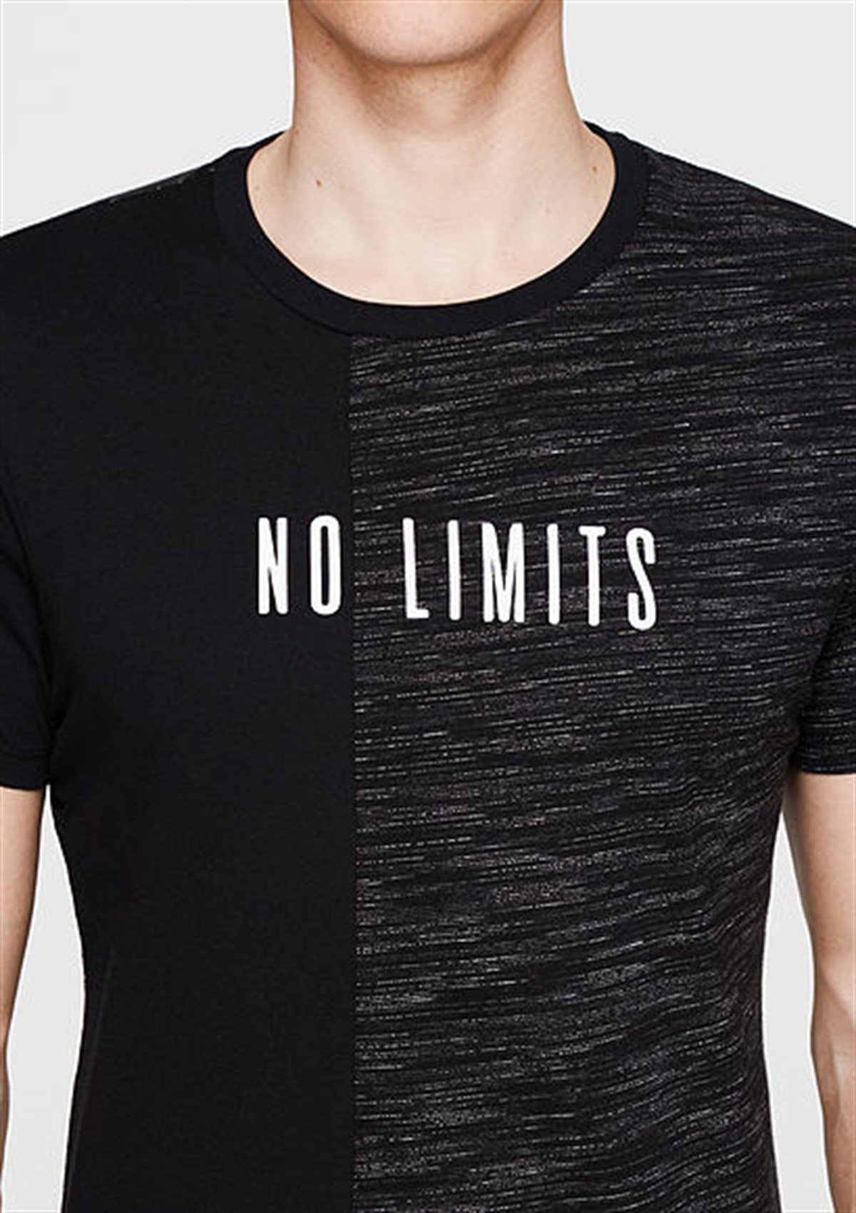065352-900Mavi No Limits Baskılı Tişört Siyah