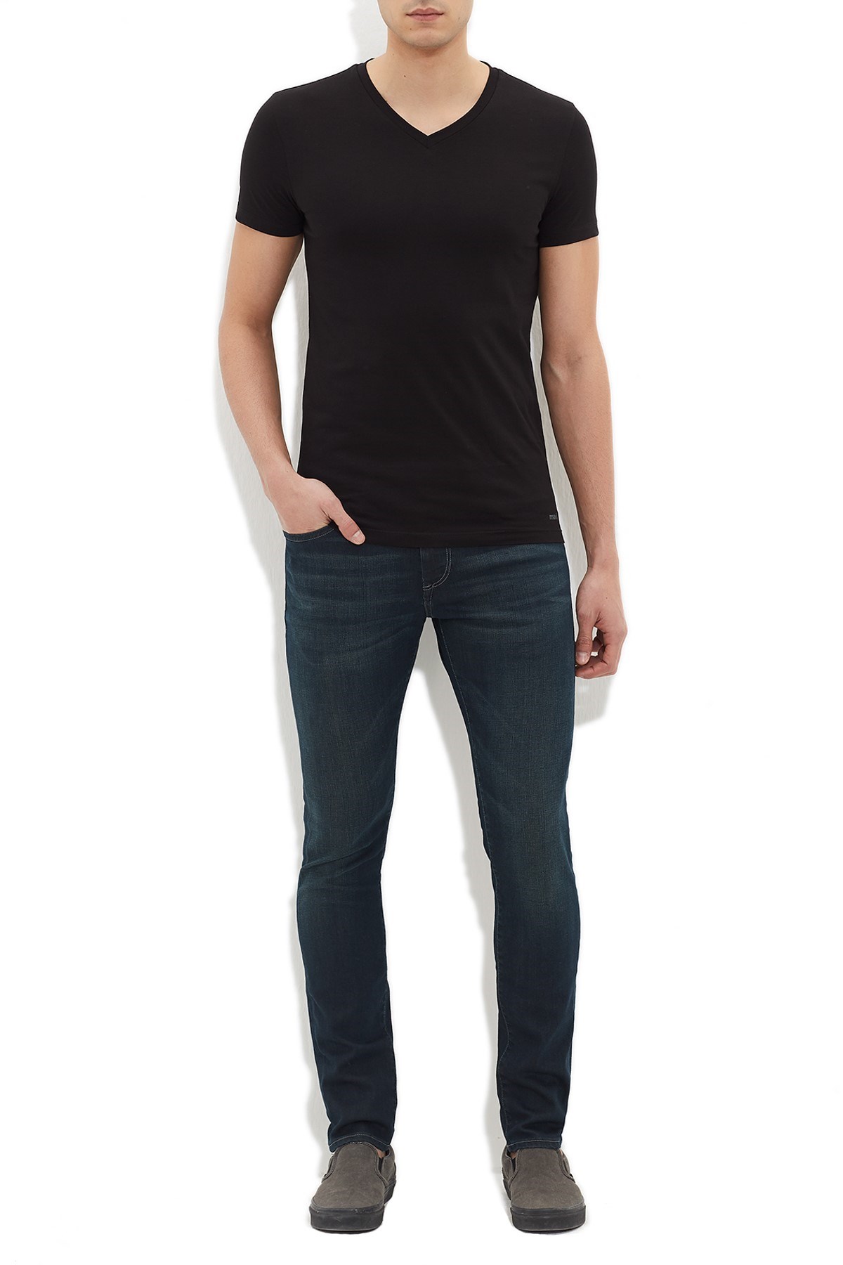 061748-900NEBIMV3NEBIMV3|061748-900|R000MAVİ STRETCH V YAKA T-SHIRT SIYAH-STD