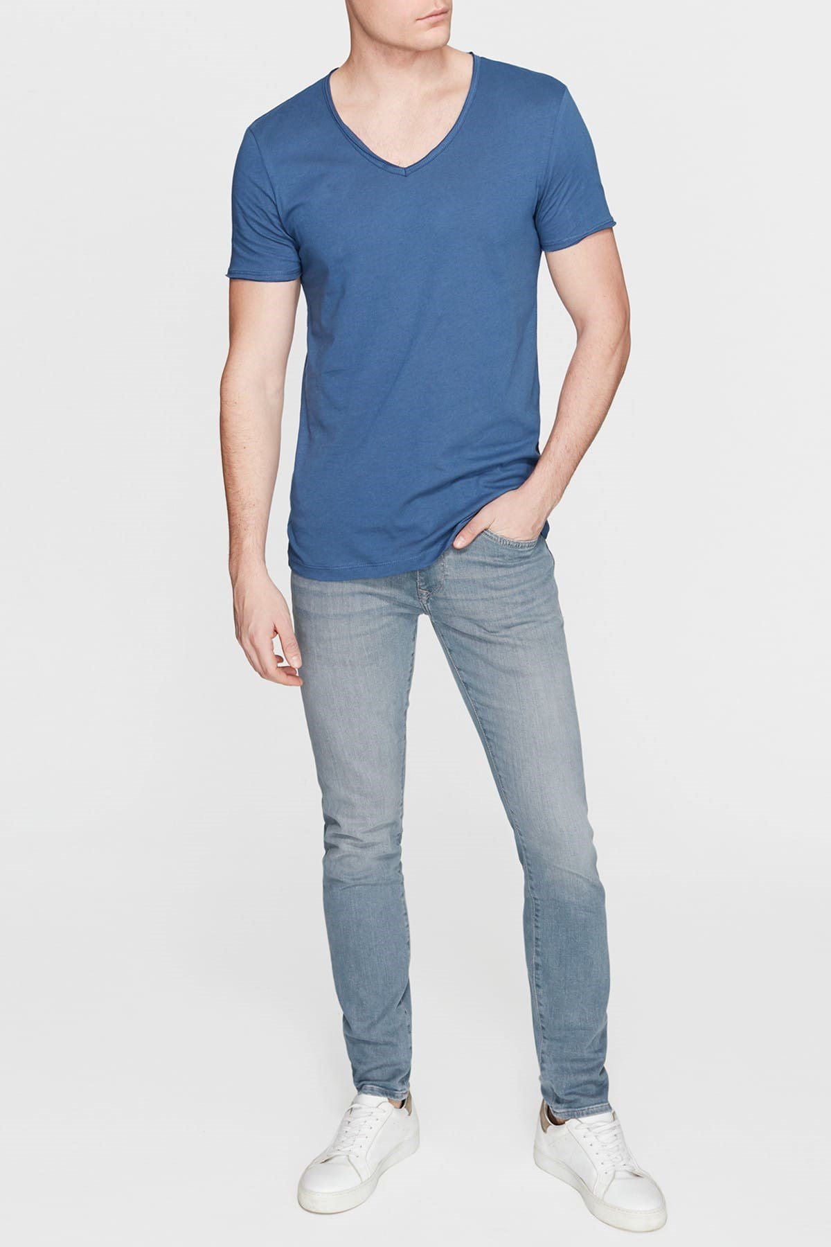 062773-28453NEBIMV3NEBIMV3|062773-28453|R000MAVİ V YAKA TİŞÖRT koyu denim-STD