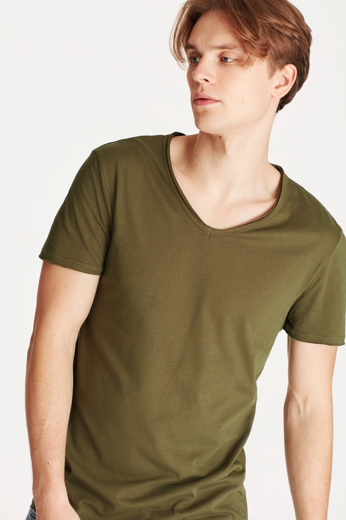 062773-31090NEBIMV3NEBIMV3|062773-31090|STDMAVİ V YAKA TİŞÖRT koyu haki ERKEK T-SHIRT-STD
