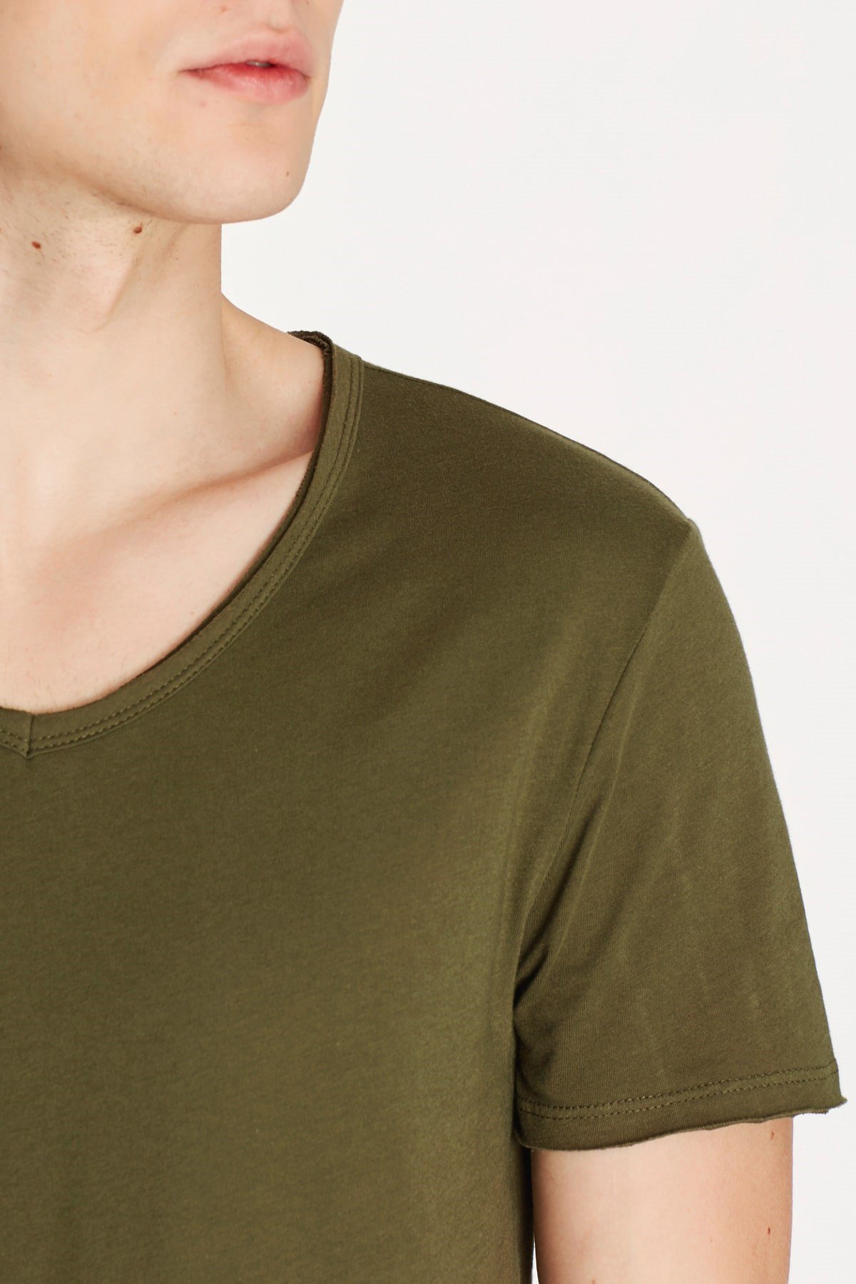 062773-31090NEBIMV3NEBIMV3|062773-31090|STDMAVİ V YAKA TİŞÖRT koyu haki ERKEK T-SHIRT-STD