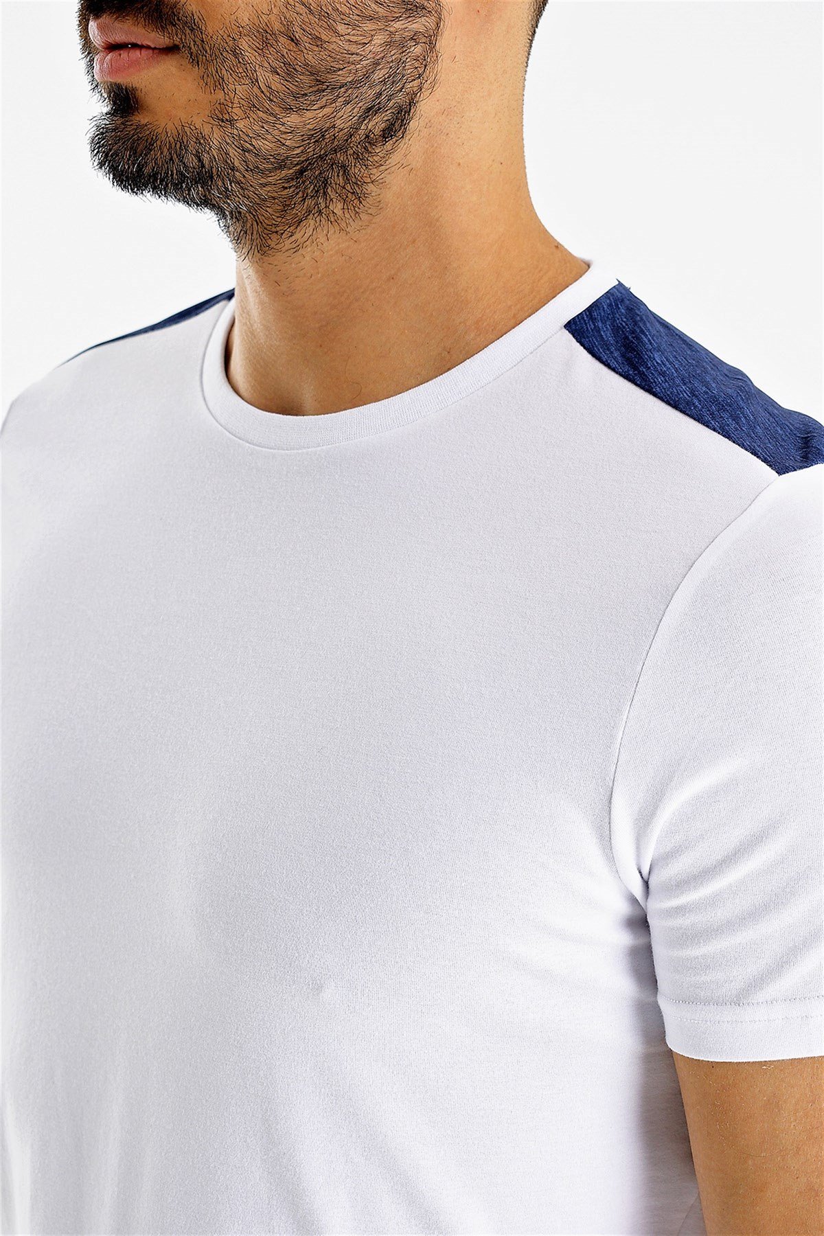 3201113Uhlsport B.Yaka Pamuk Hold Erkek T-Shirt