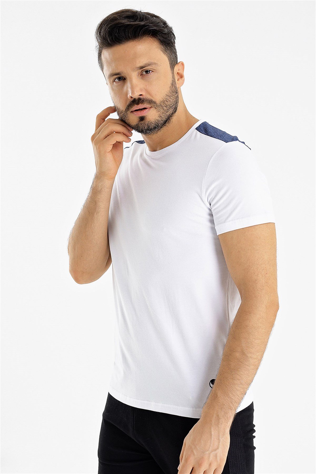 3201113Uhlsport B.Yaka Pamuk Hold Erkek T-Shirt