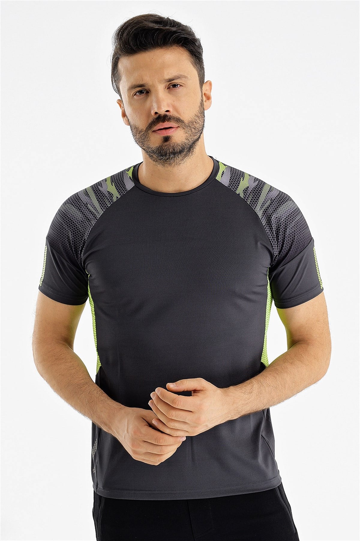 3201108Uhlsport B.Yaka Poly. Dark Erkek T-Shirt