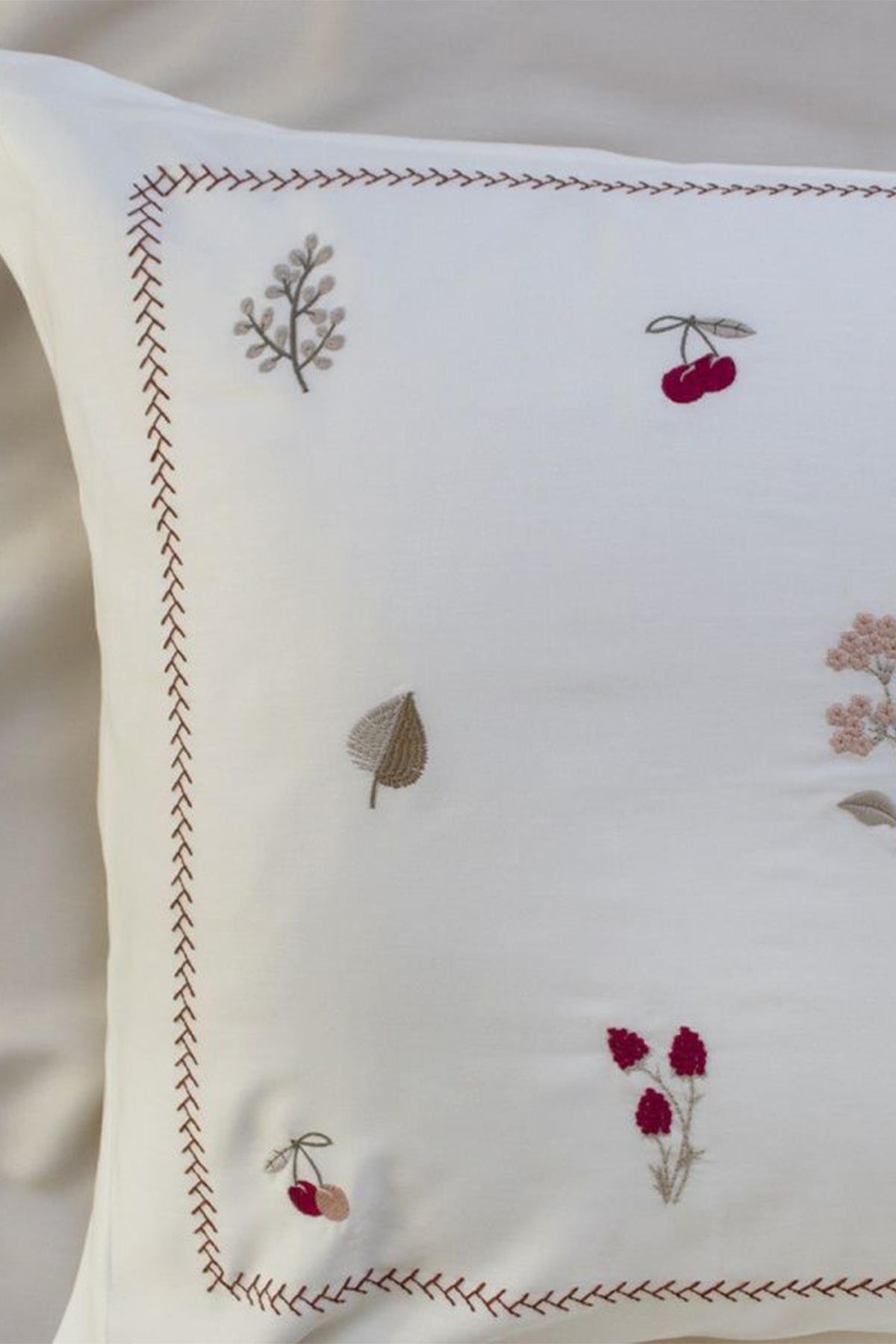 Dantela Benedict Nakışlı Pamuk Saten Nevresim Takımı Bej