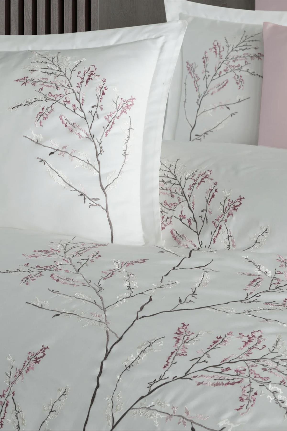 Dantela Blesk Nakışlı Pamuk Saten Nevresim Takımı Krem