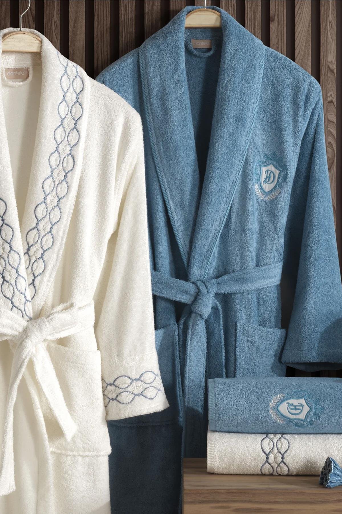 Dantela Mısra 6'lı El İşi Nakışlı Bambu Bornoz Takımı Kırmızı-Mavi