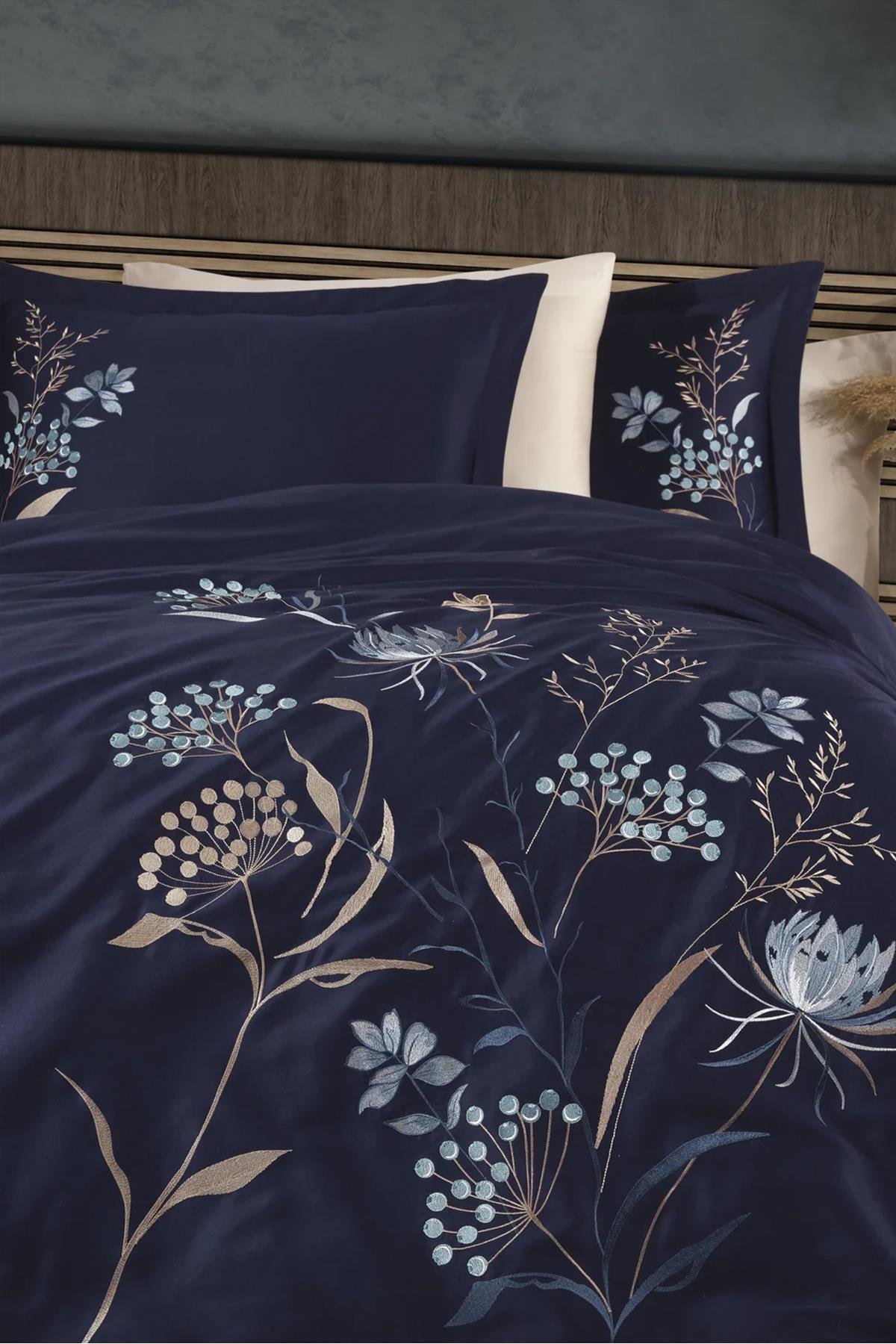 Dantela Nilüfer Nakışlı Pamuk Saten Nevresim Takımı Lacivert