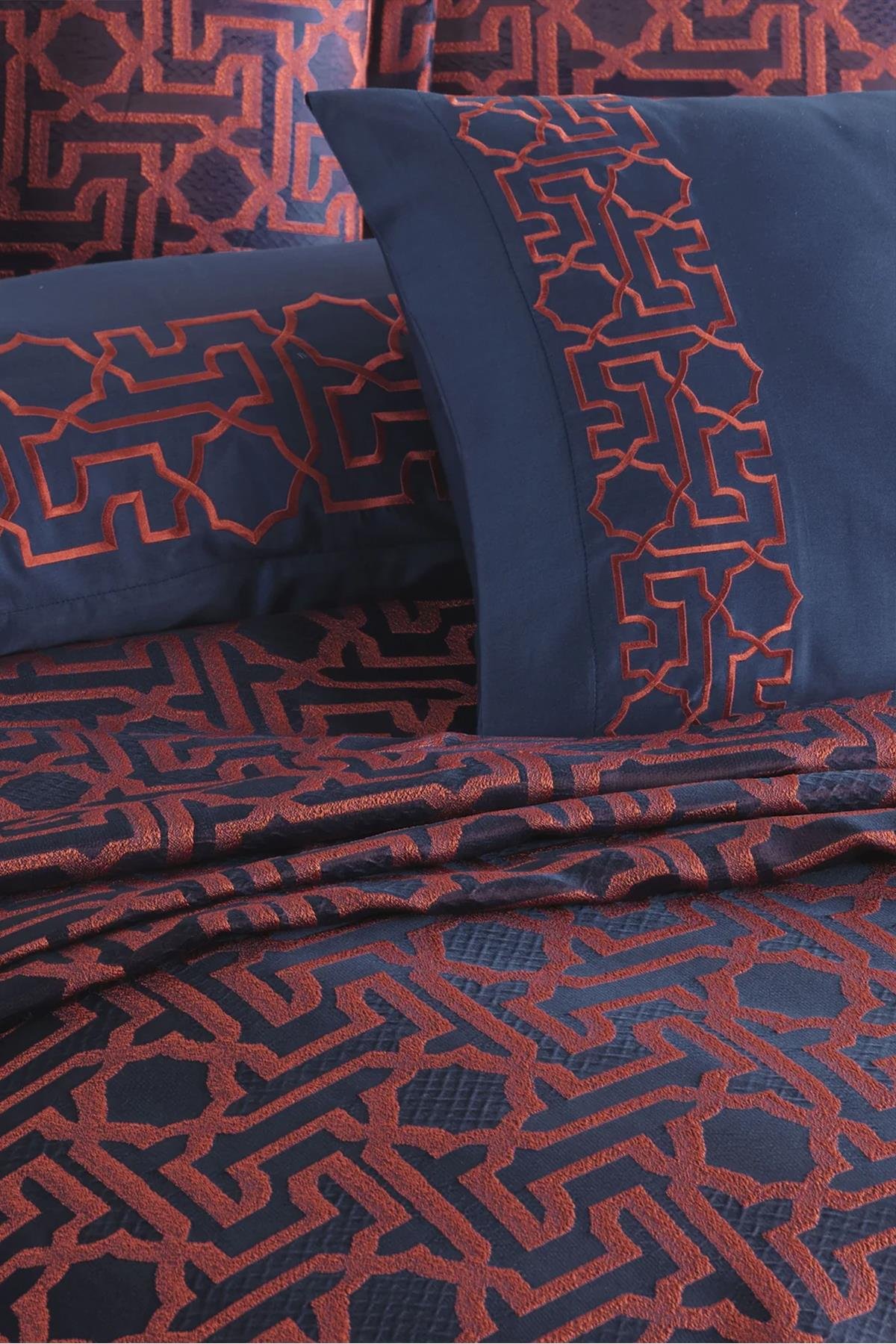 Dantela Vita Luna Nakışlı Nevresim Yatak Örtüsü Seti Kiremit