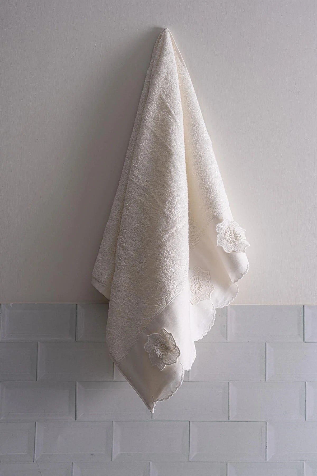 Royal Nazik Hanzade Havlu Krem 50x90 Cm - NH-00000016025090KREM